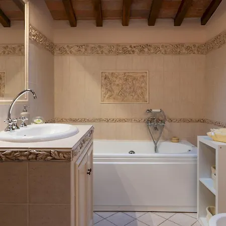 Villa I Levrieri 8, Emma