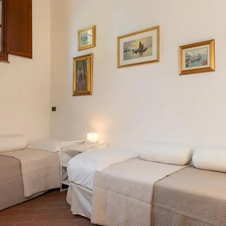 Villa I Levrieri 8, Emma